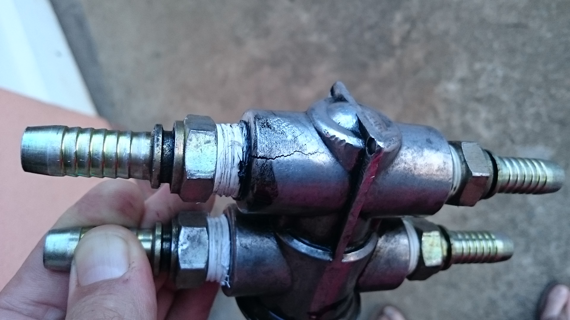 the crack on the regulator