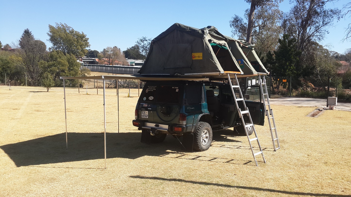 Rooftops en awnings in plek