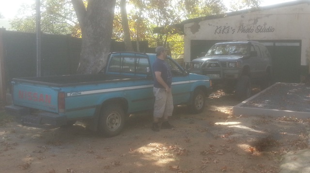 Same guy at his bakkie with Sani in shot