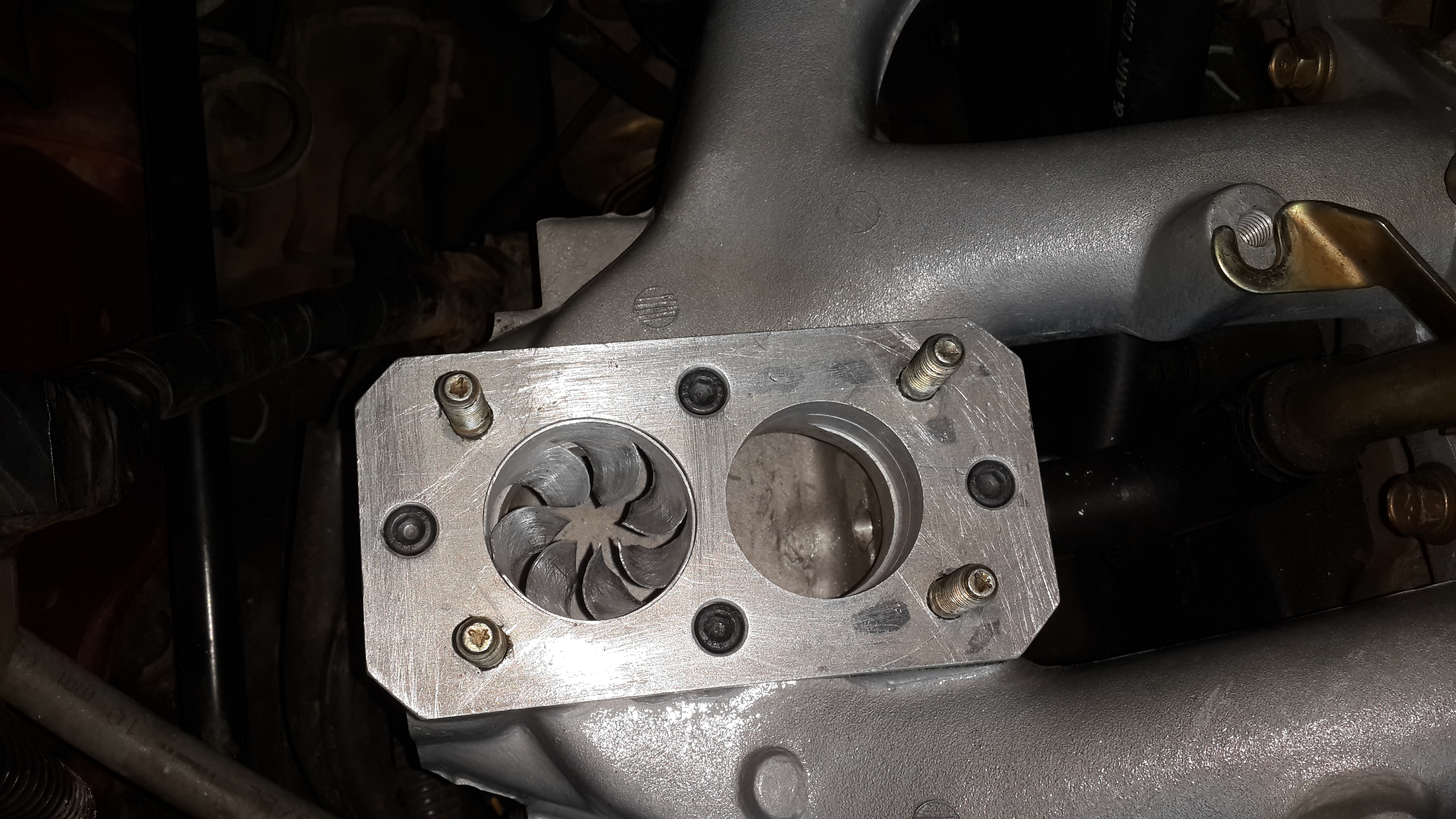 Cyclone underneath carburettor