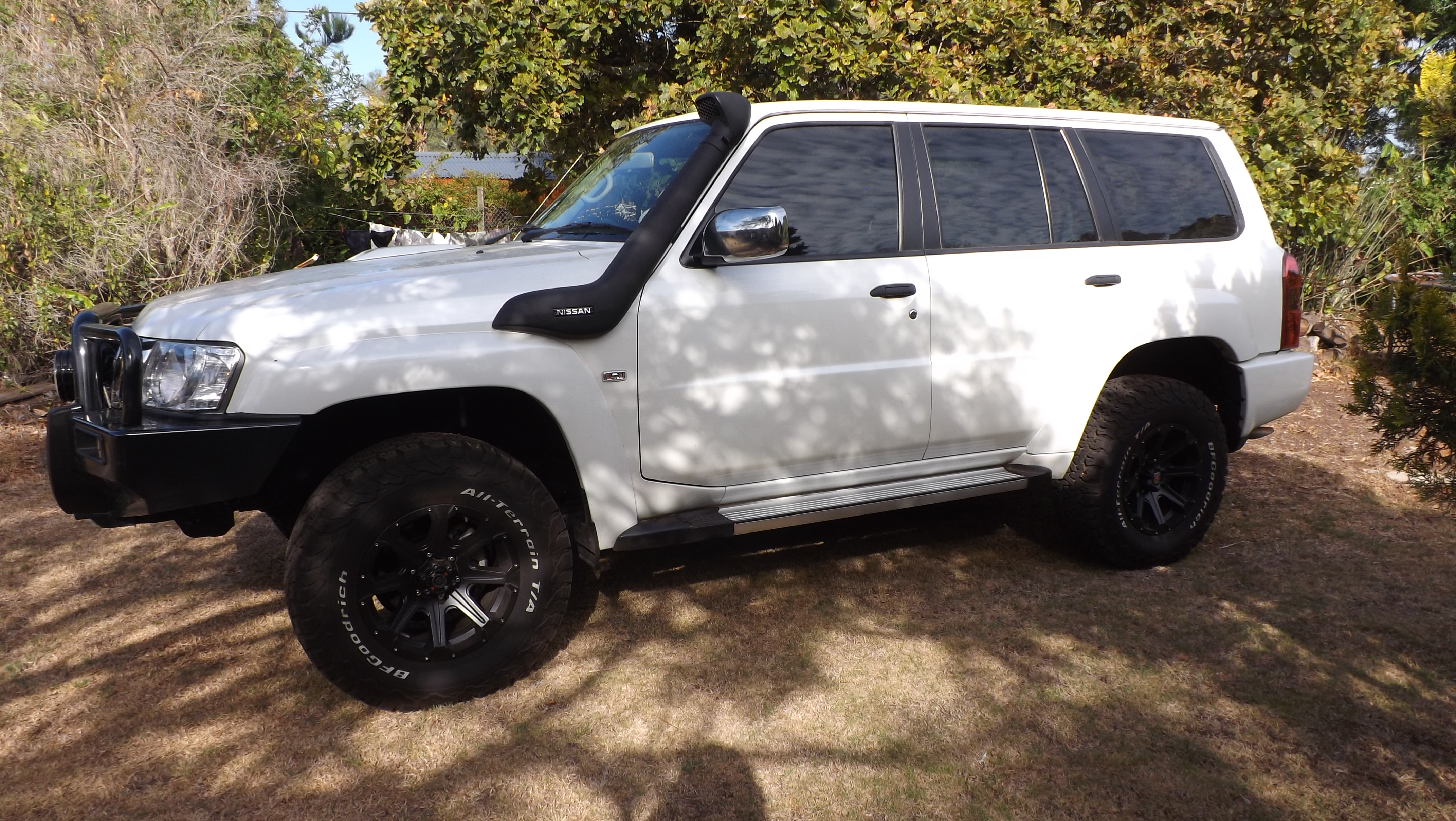 nissan tyres 007.JPG