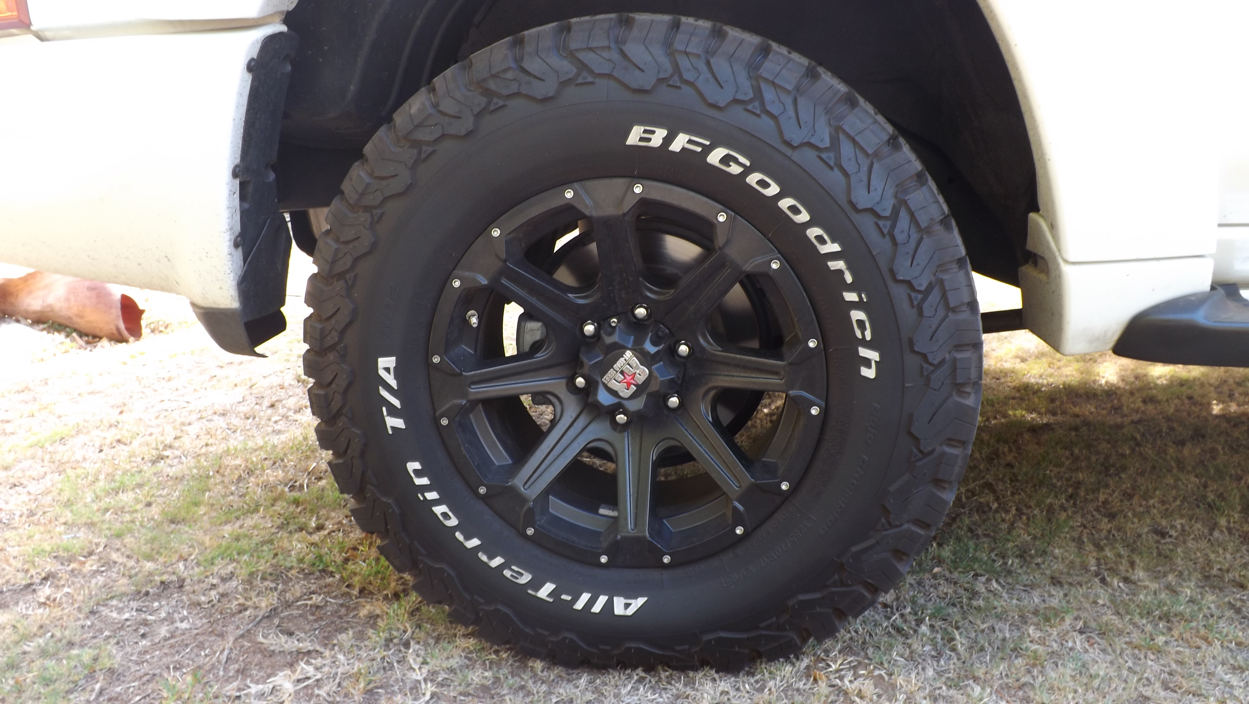 nissan tyres 004.JPG
