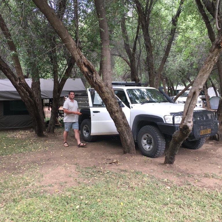 Die man pas sy bakkie op almal wil hom vat