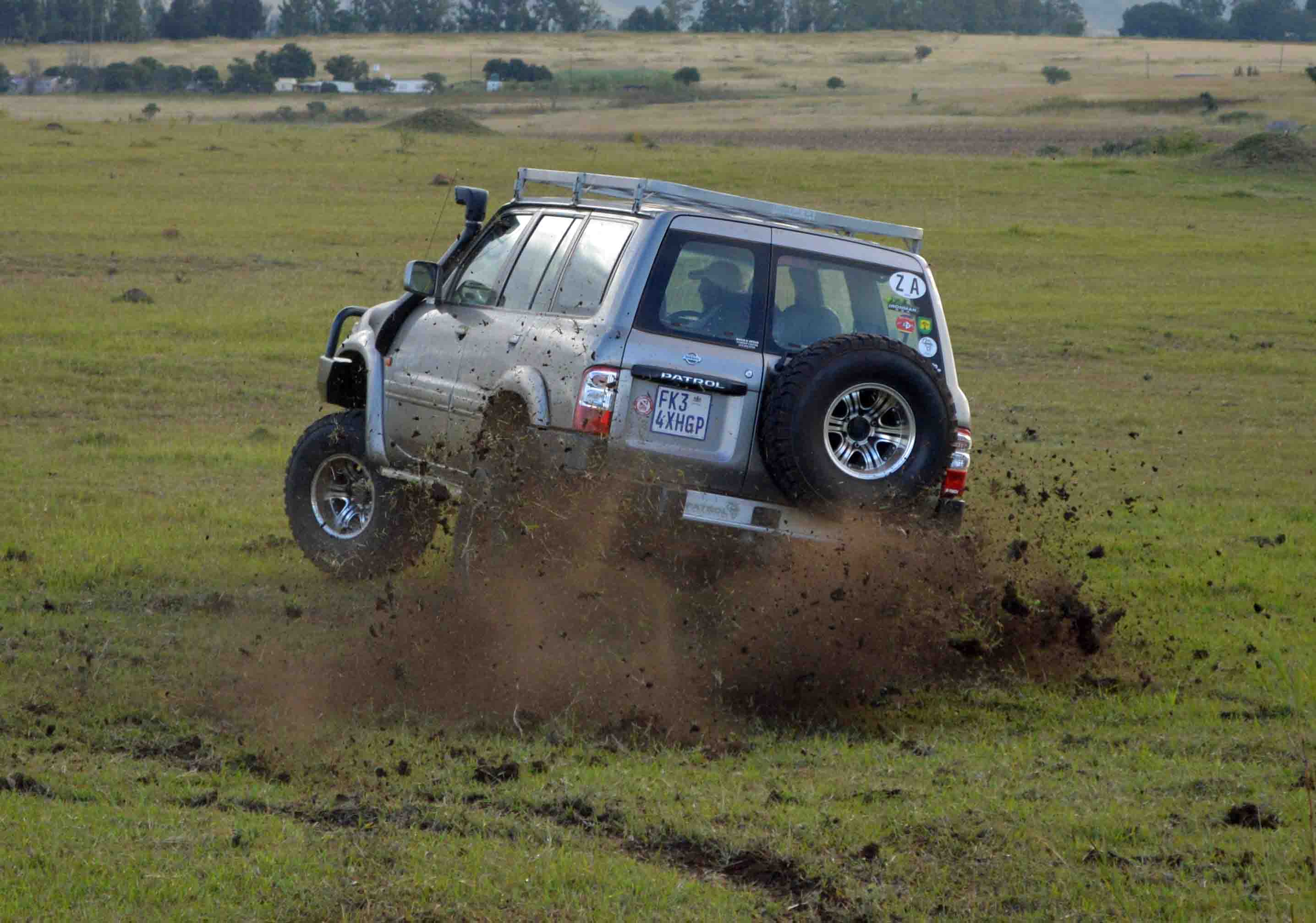 Who says a Patrol can't do doughnuts? Manie shows us how!