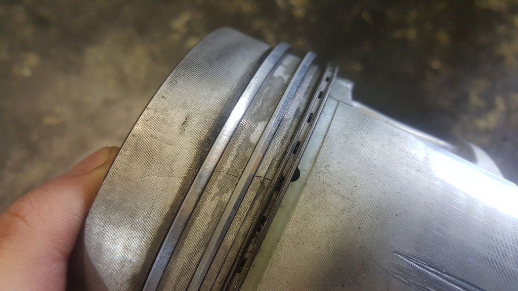 Cracked Piston2.jpg