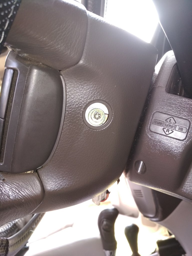 20180403 Steering wheel Torx.jpg