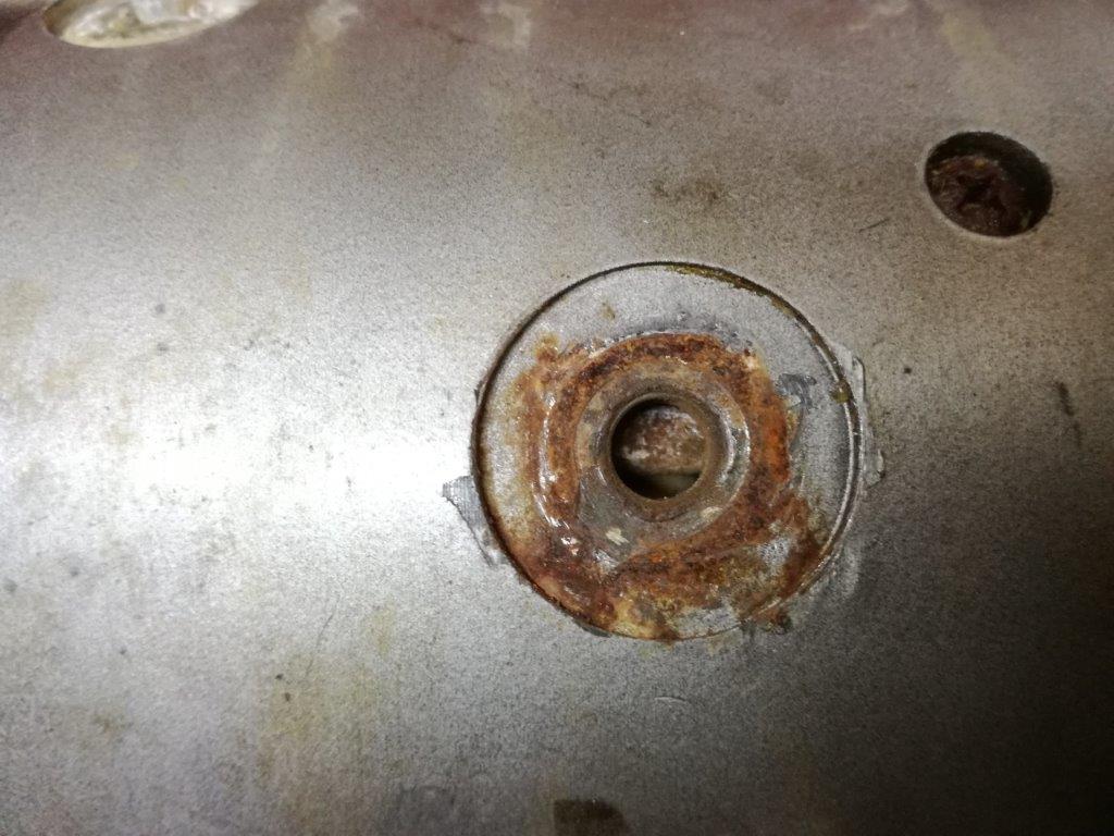 5 batt neg terminal rusted.jpg