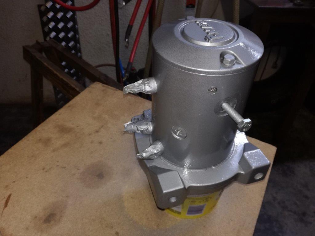 18 spraypainting motor housing.jpg