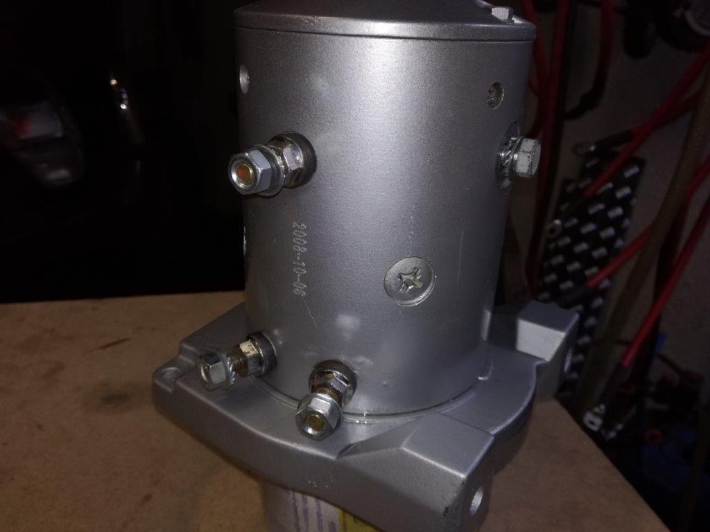 19 sprayed housing with new nuts and star washers.jpg