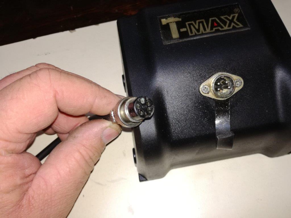 38 the problematic multi pin connector.jpg