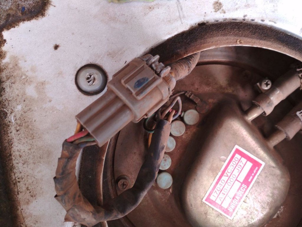 20190216 Nissan Patrol fuel pump wires.jpg