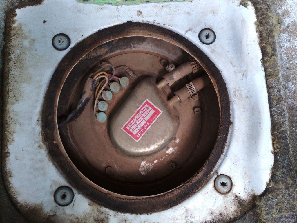 20190216 Nissan Patrol fuel pump cover removed.jpg