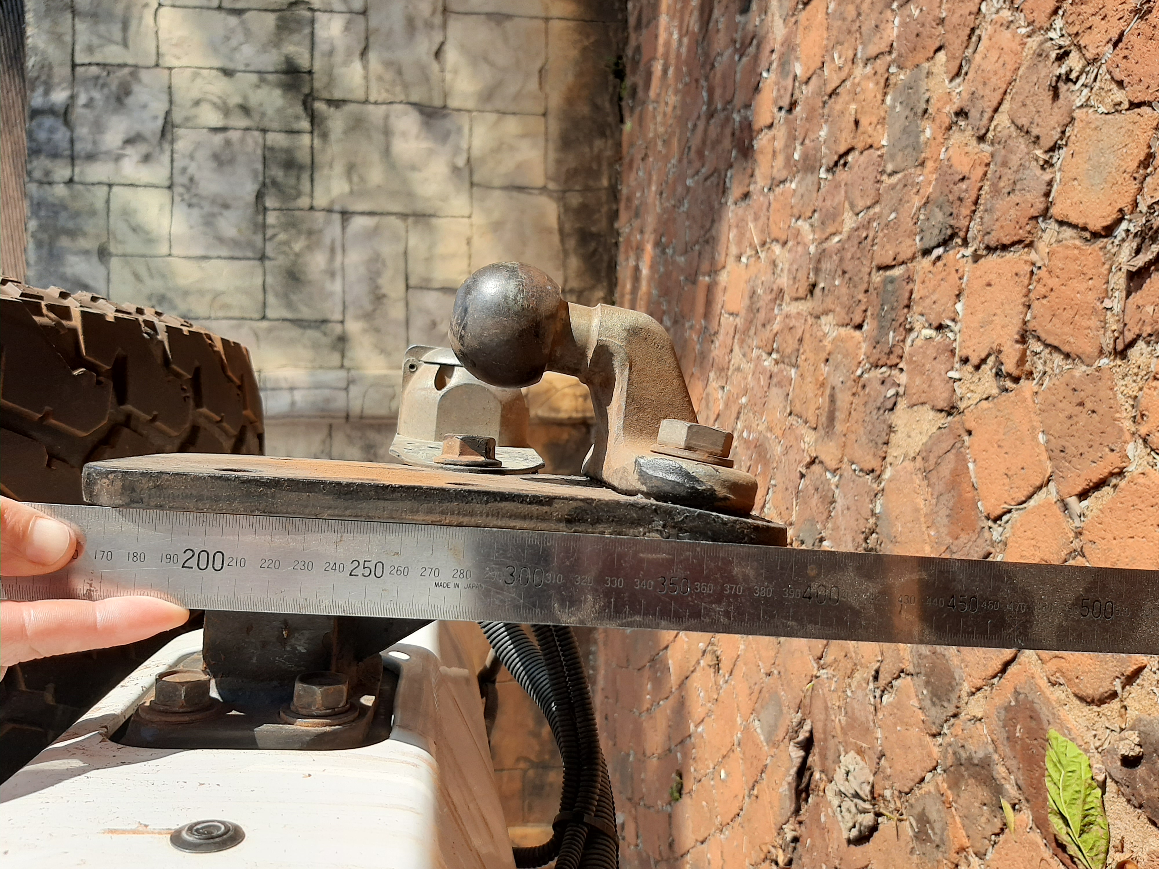 Towbar 1.jpg