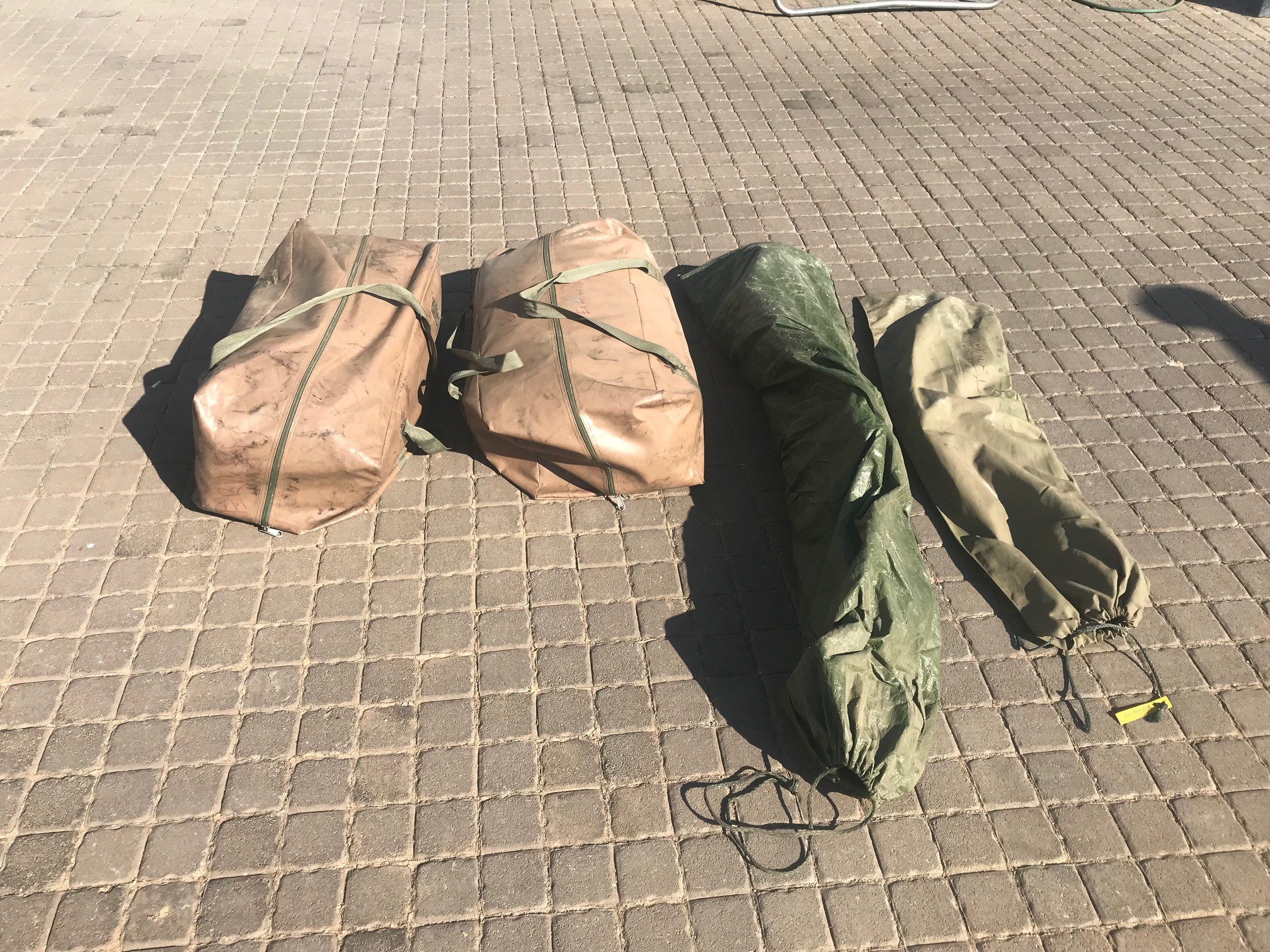 Tent1.jpg