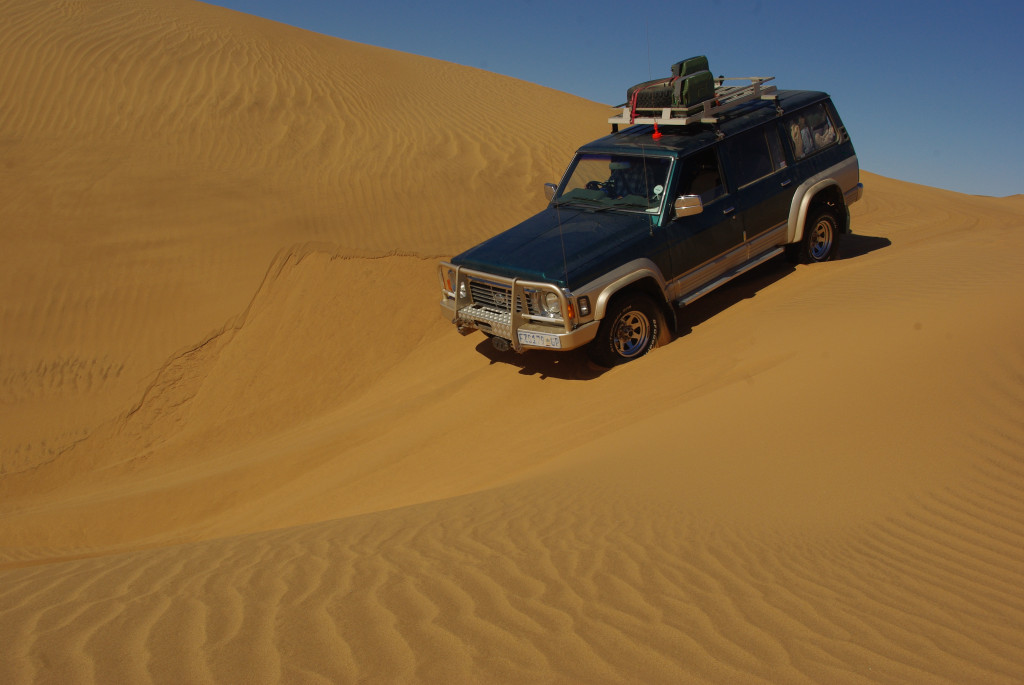 Patrol with roof rack & jerry cans.JPG