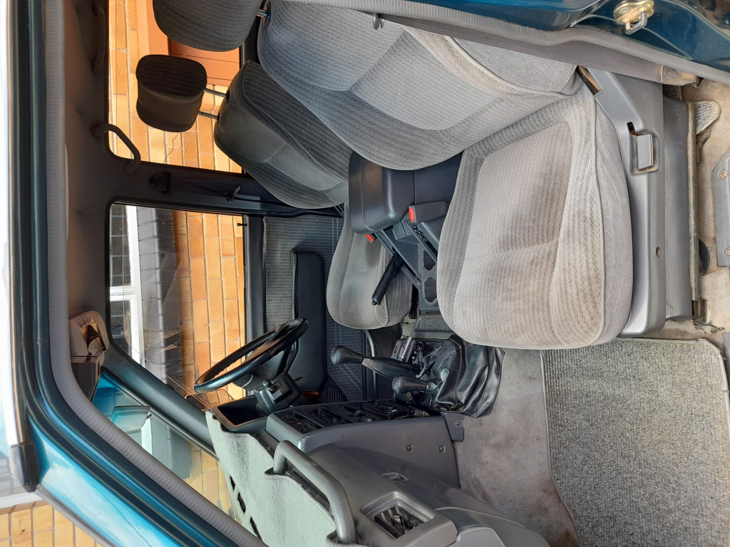 front seats.jpg