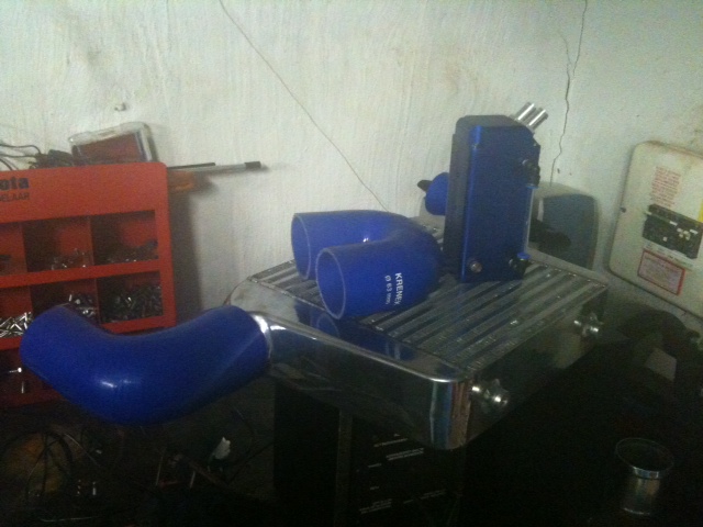 Nuwe intercooler , silicone pype en oil catch can