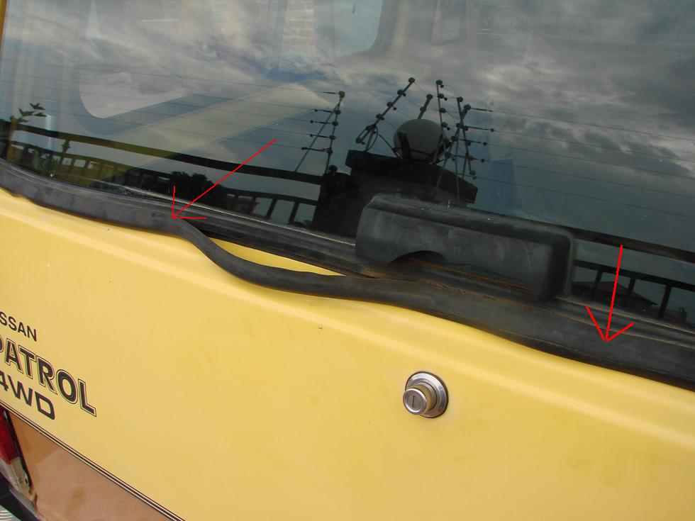 Rubber between tail gate and glass.