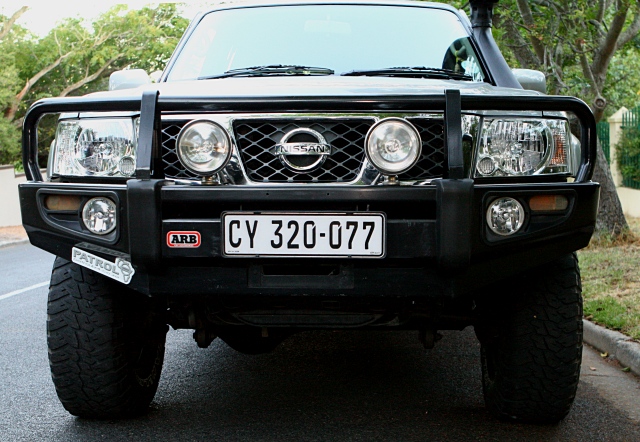 Patrol 4.8 GL - front view