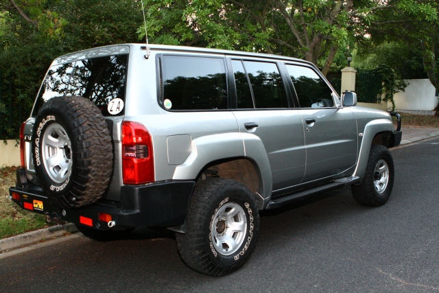 Patrol 4.8 GL - rear side view