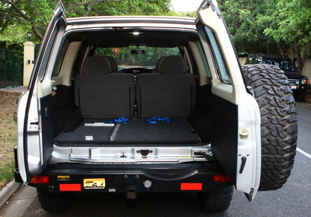 Patrol 4.8 GL - rear view showing platform