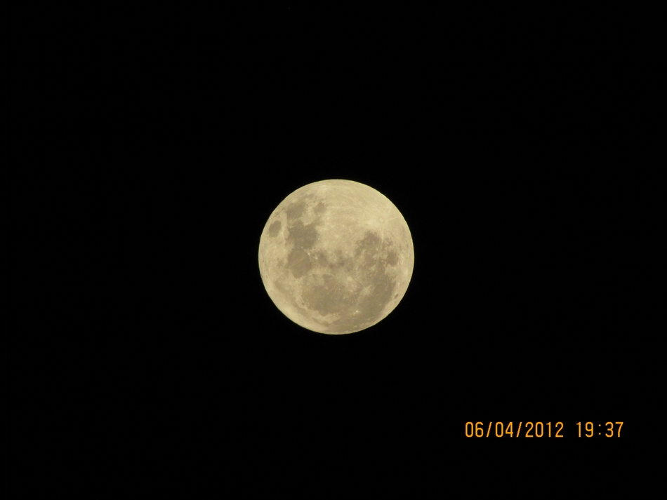 moon.jpg