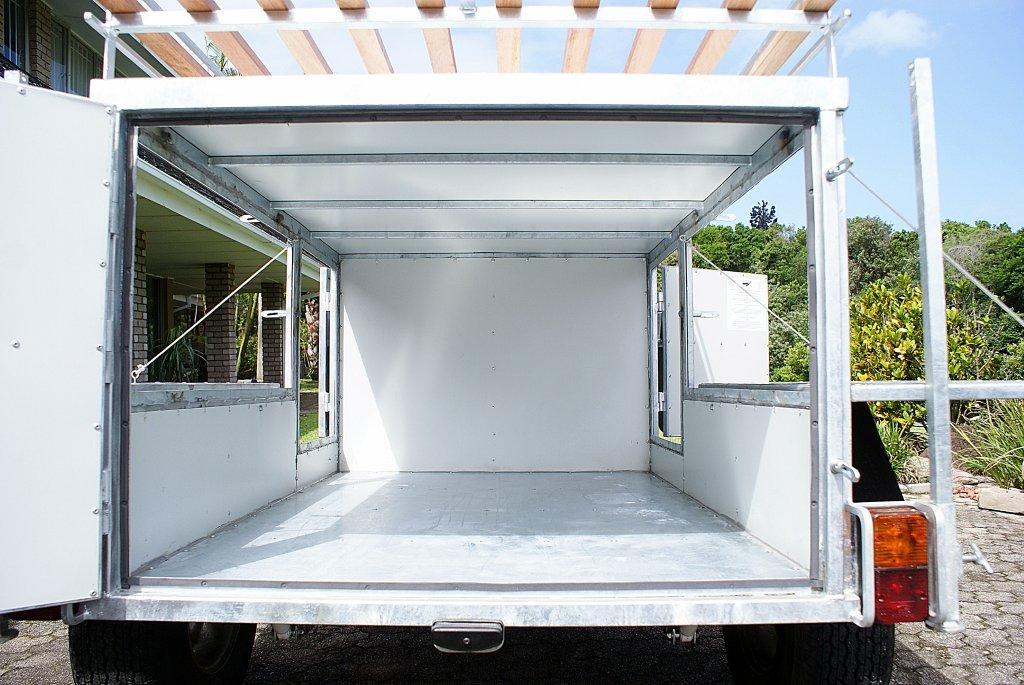 Empty loads of space en dan kan mens nog op die dakrak laai