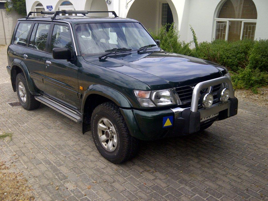 Nissan Patrol 2000 (1).jpg