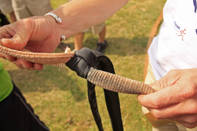 This is how the safety strap bites into and grabs the snatch strap when things go wrong.