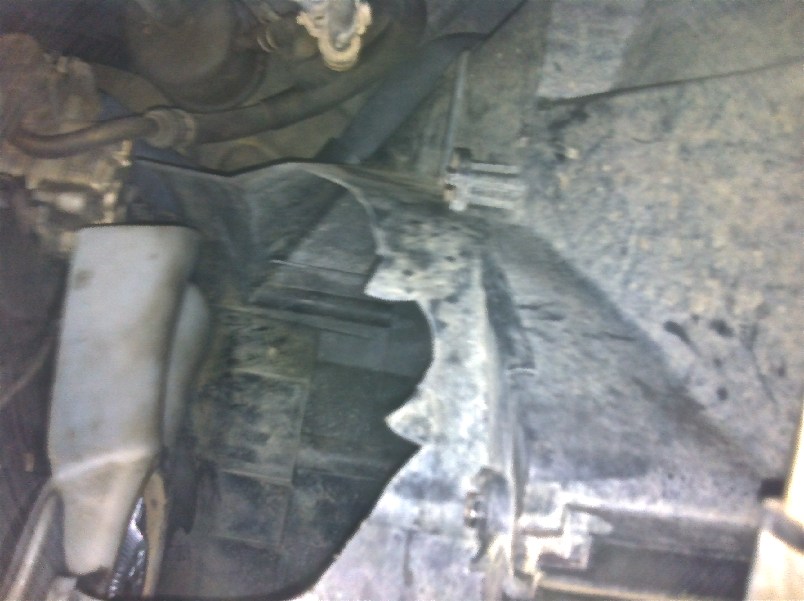 The broken fan cowl.... which might be detrimental to the efficient cooling of the engine ??