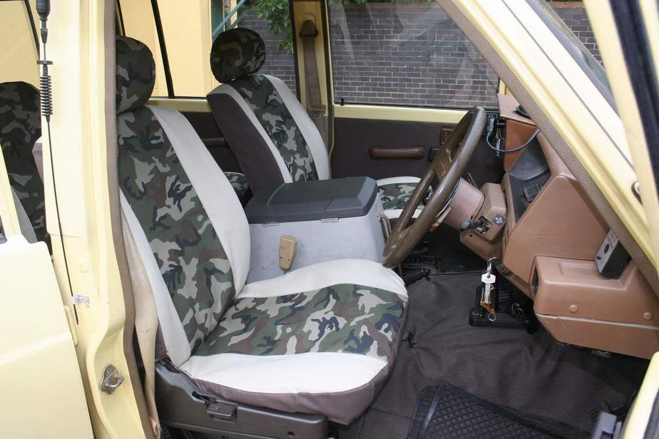 New canvas removeable and washable seat covers and 13lt compressor freezer between the front seats