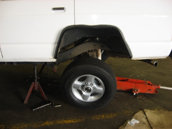 hierdie 4 rims is nou te koop - off set nie reg vir ou Lobo - R500 elk [dis 16&quot; .. kom van die Hard Body]<br />OF te ruil ?/