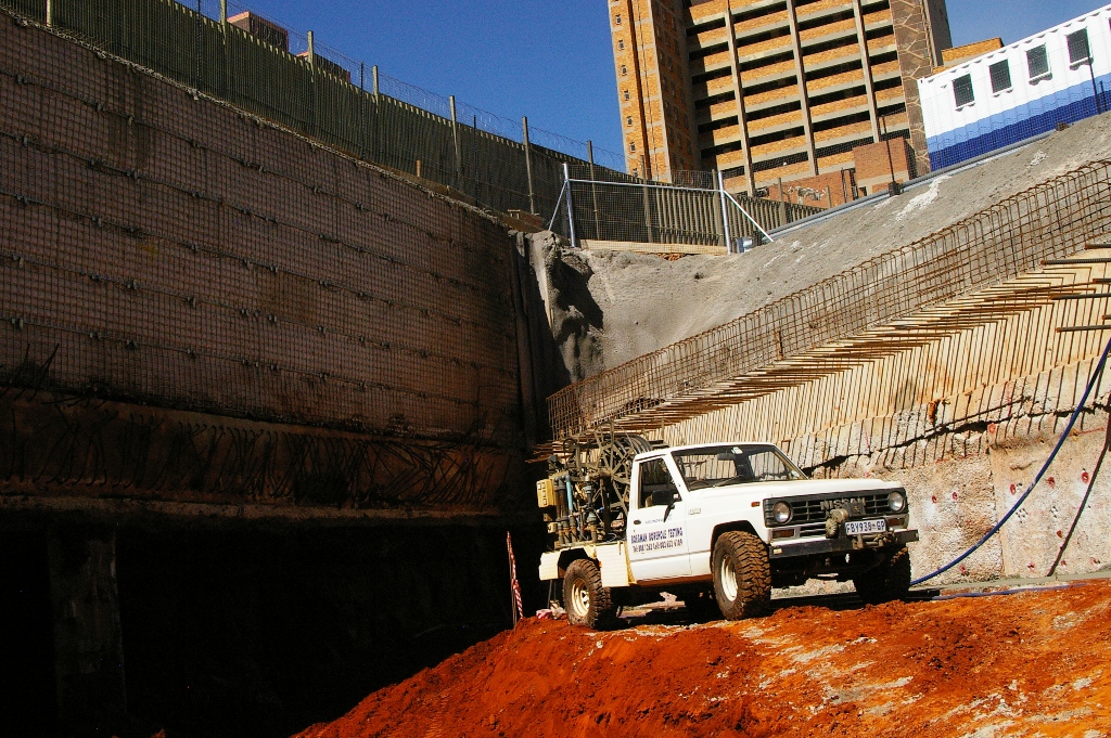 Parkstation Gautrain dewatering.jpg